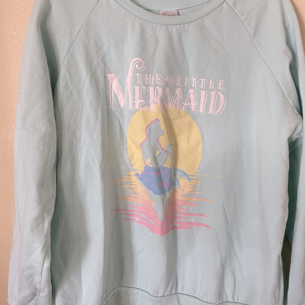 Beautiful Disney little mermaid sweatshirt